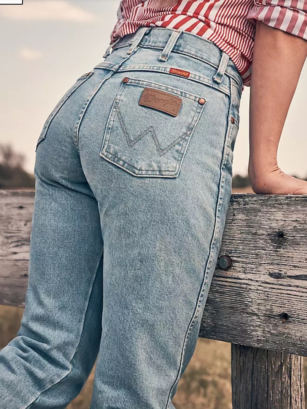 Wrangler Women's Light Blue High-Rise straight Relaxed Jeans